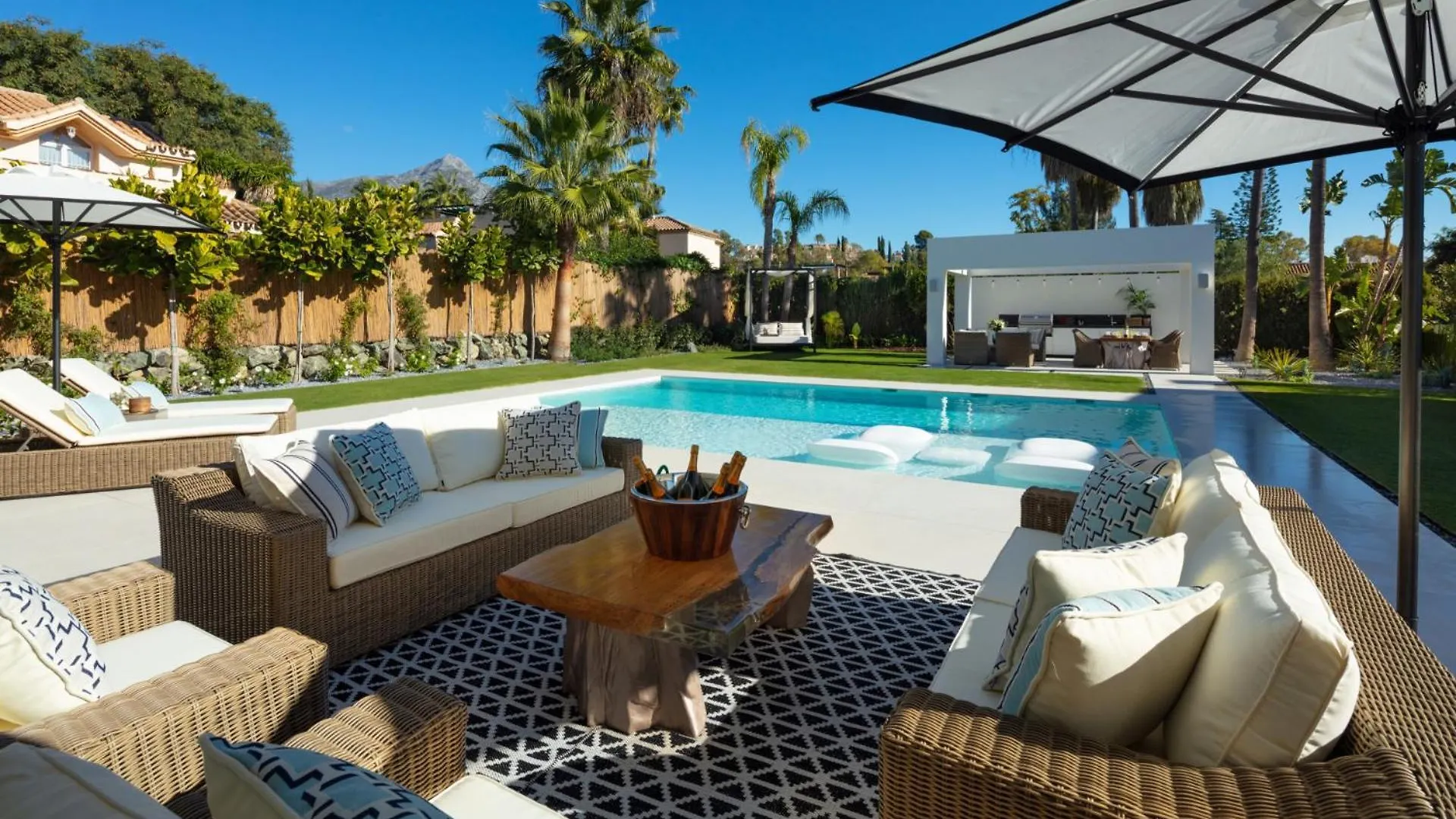 Vacation Marbella I The Nicklaus Villa, Glistening Heated Pool, Hot Tub, Spa Room, Golf Valley, 5 Min Puerto Banus Вилла